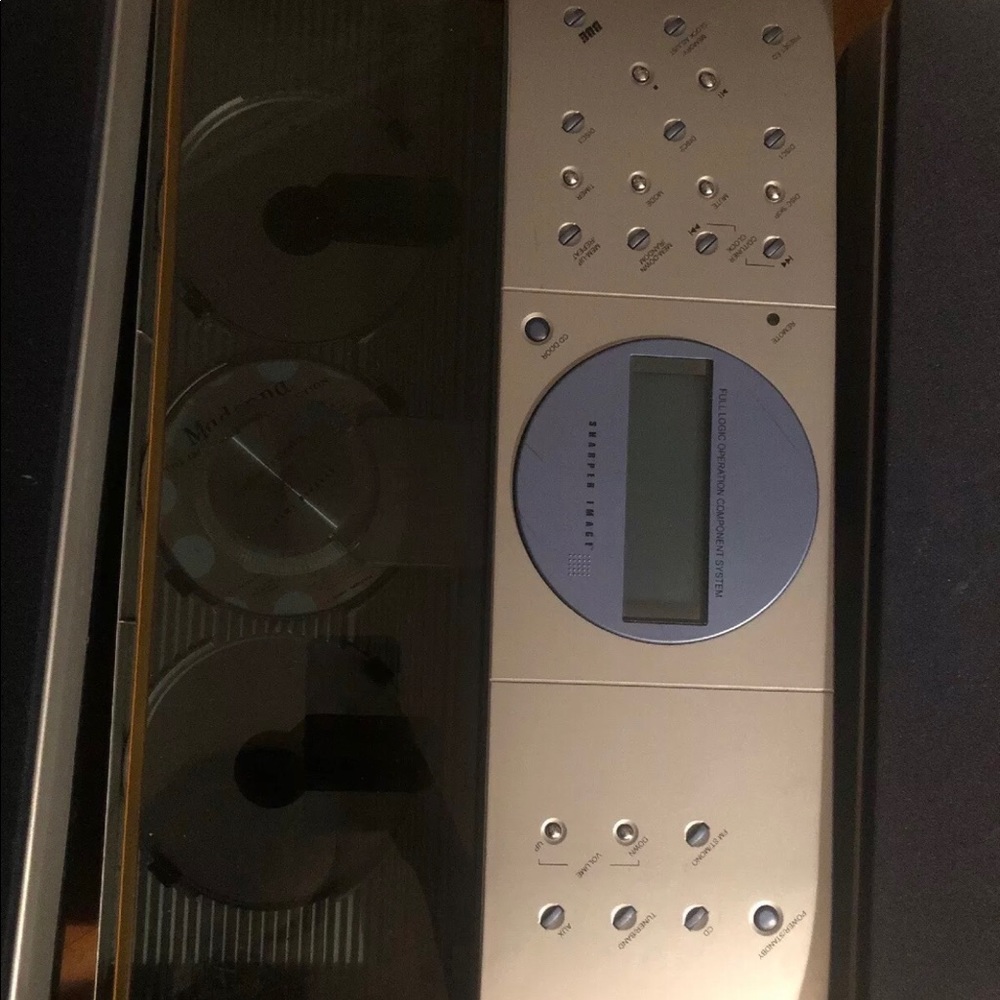 SHARPER IMAGE VERTICAL 3CDS STEREO.